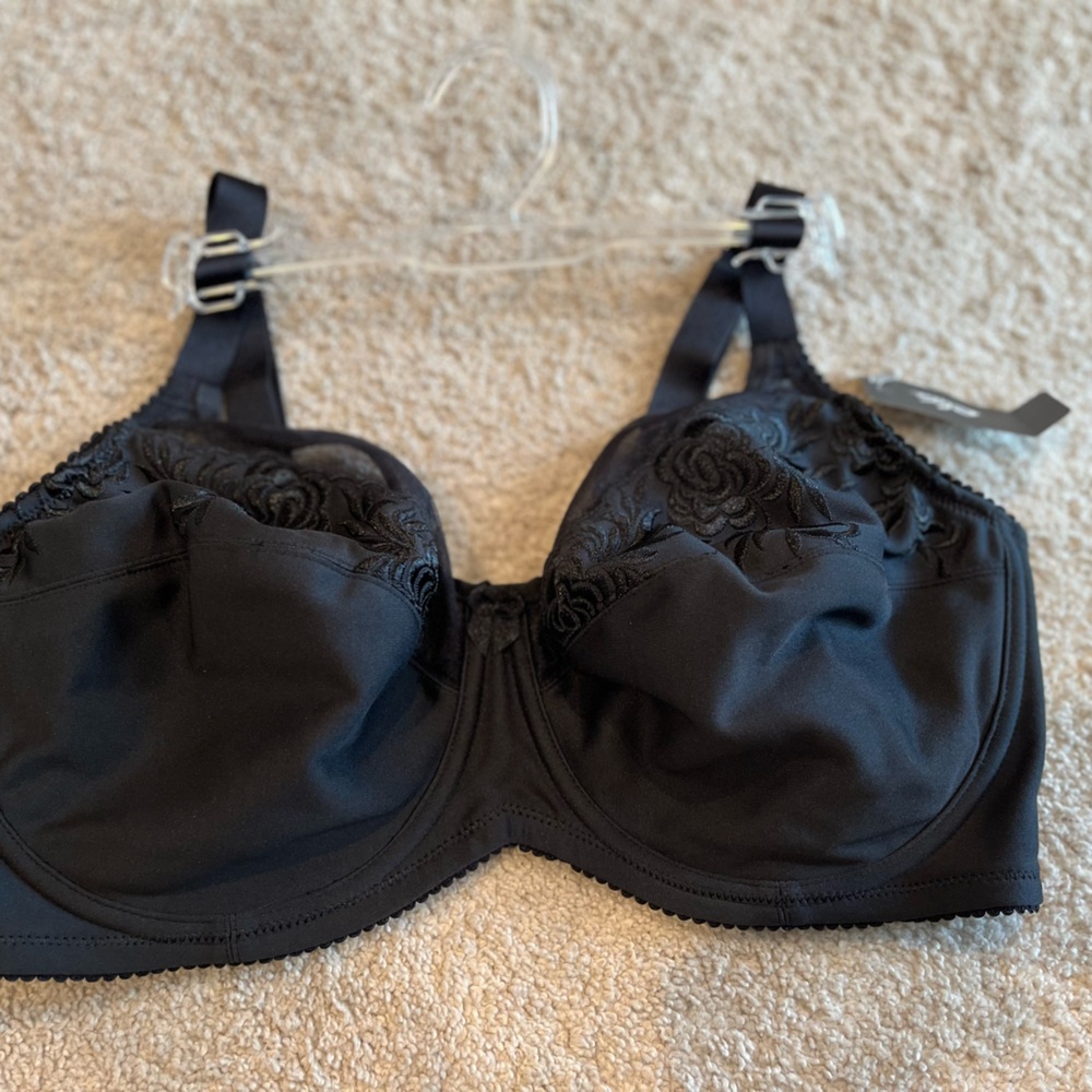 NWT Elila Embroidered Underwire Bra